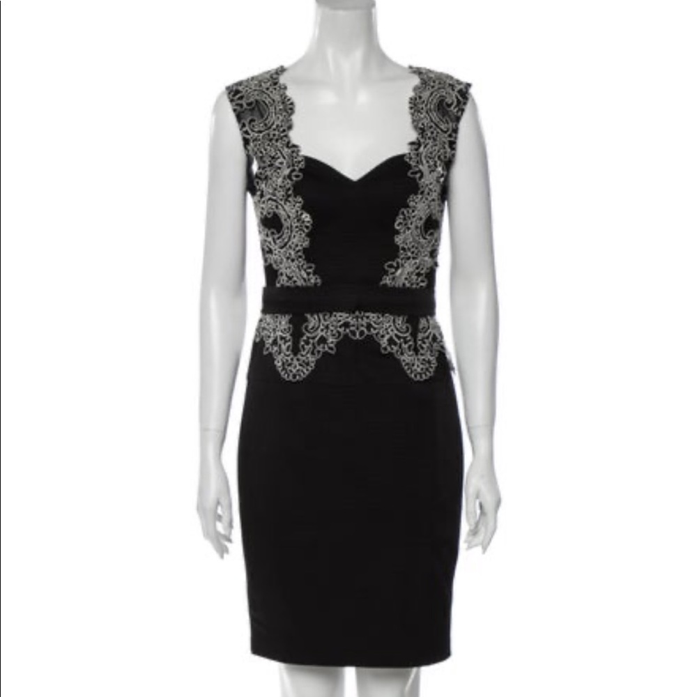 Aidan Mattox Lace Sleeveless Embroidered Little Black Dress V Neck Size 6
